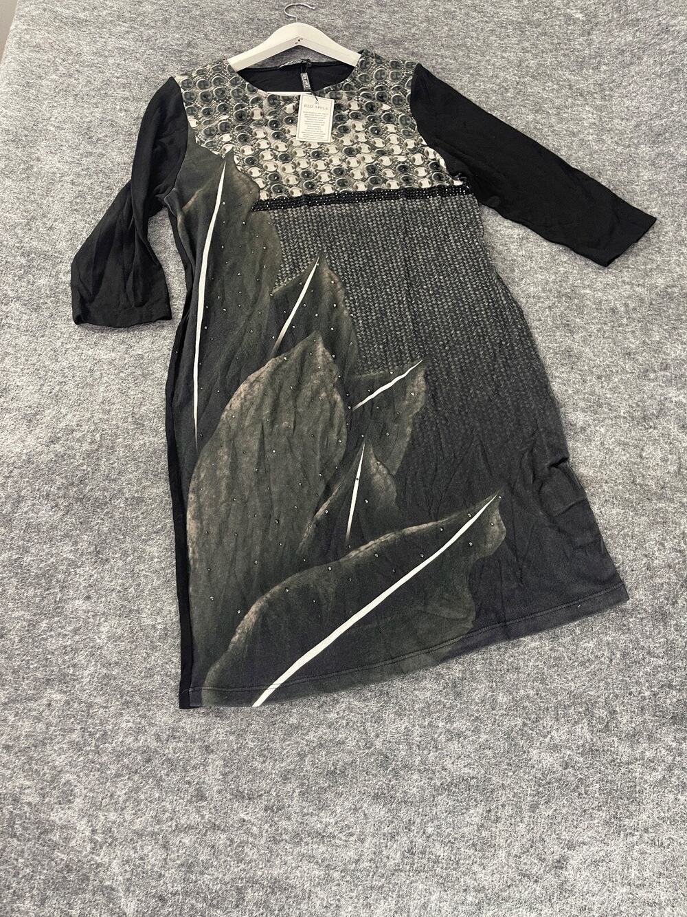 Red Apple Sweater Dress Womens 6 Beaded Shift Floral Black Knit 1/2 Sleeve N329